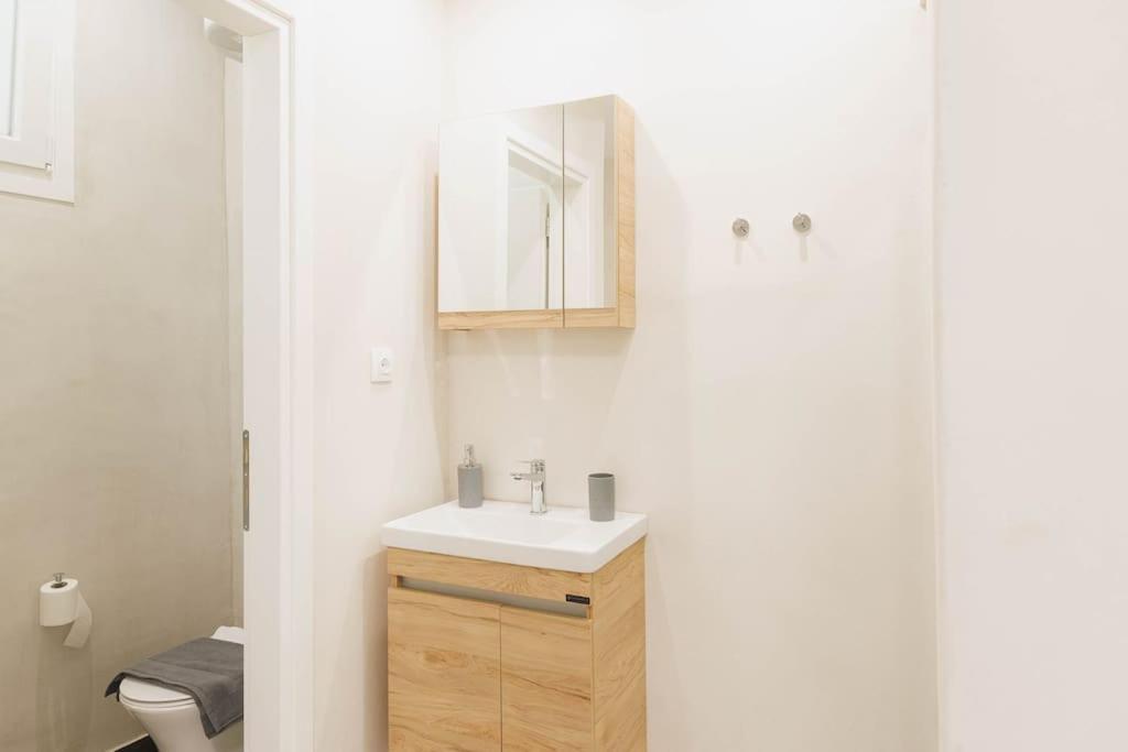 Modern Hiding Place In The Heart Of Афины Экстерьер фото