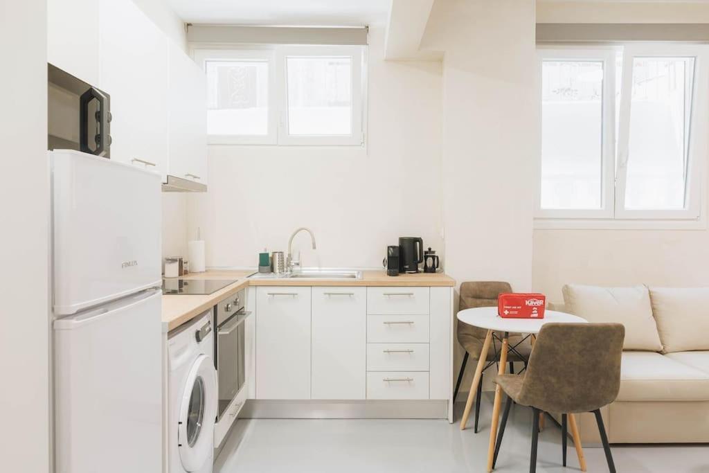 Modern Hiding Place In The Heart Of Афины Экстерьер фото