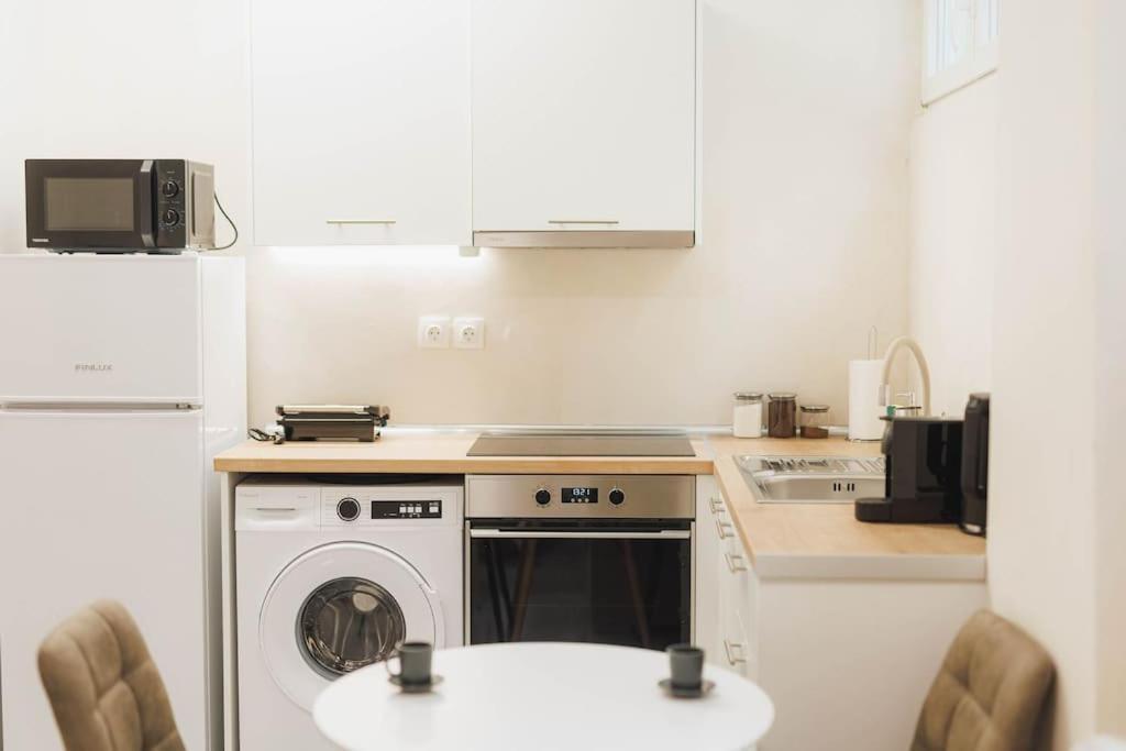Modern Hiding Place In The Heart Of Афины Экстерьер фото
