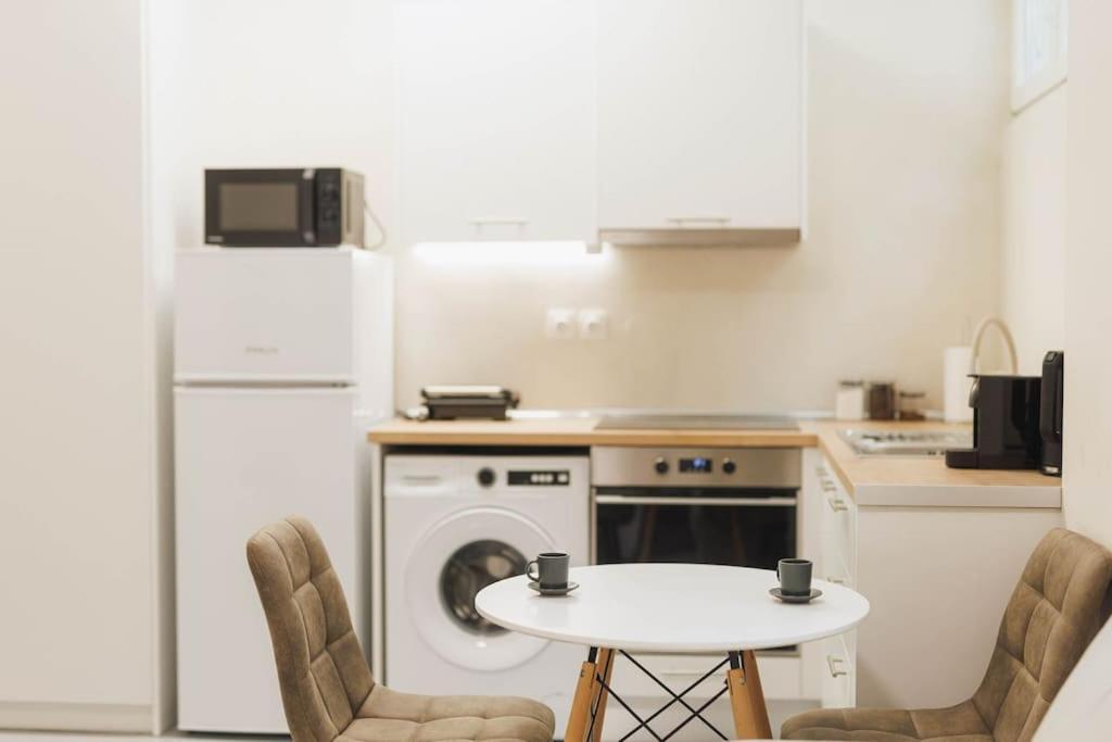 Modern Hiding Place In The Heart Of Афины Экстерьер фото