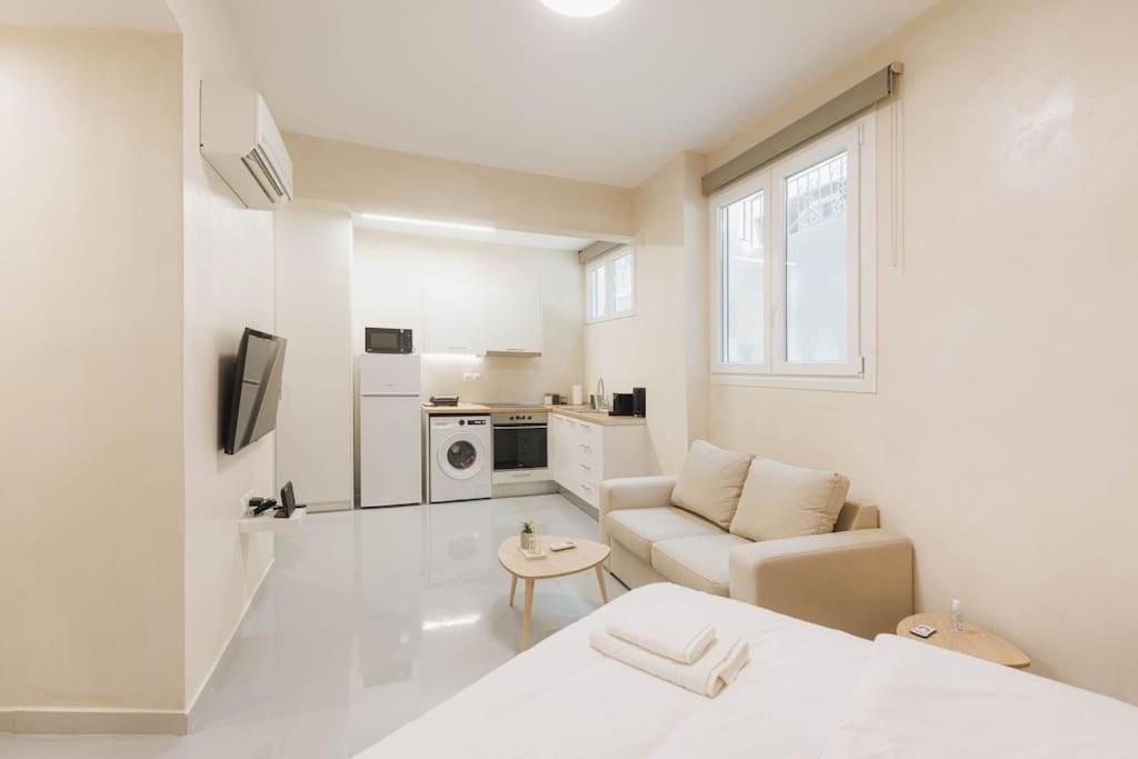 Modern Hiding Place In The Heart Of Афины Экстерьер фото